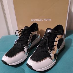 NWT Michael Kors Liv Trainer